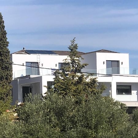 Acra Melia Apartment Palaiontsiflikion Bagian luar foto