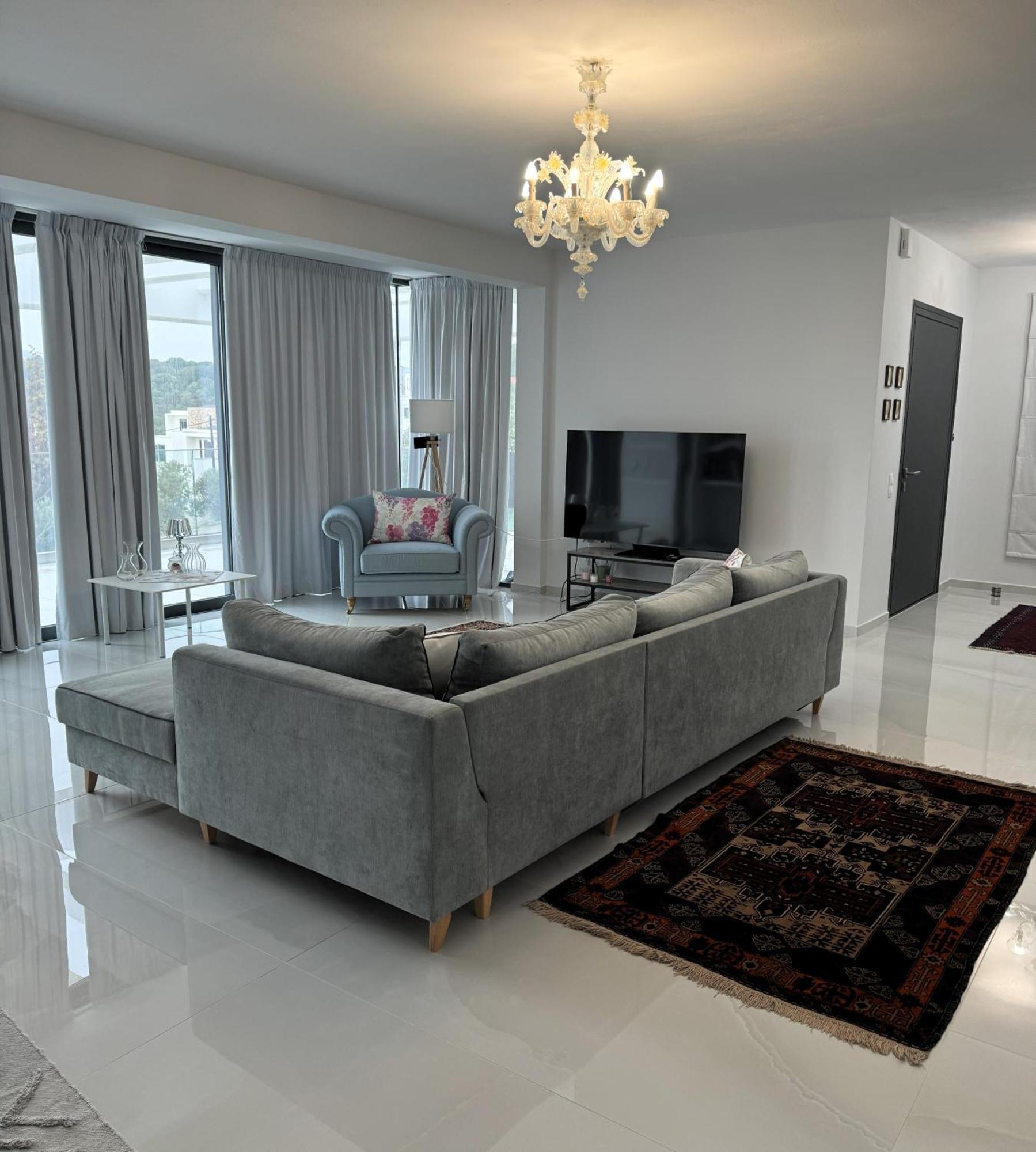 Acra Melia Apartment Palaiontsiflikion Bagian luar foto