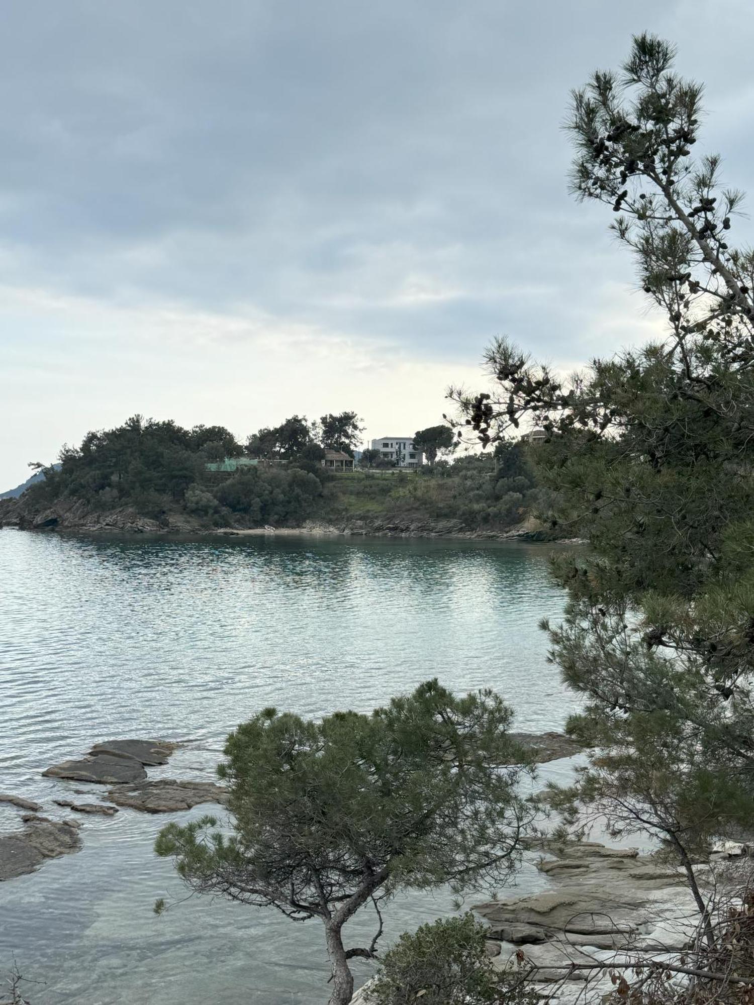Acra Melia Apartment Palaiontsiflikion Bagian luar foto