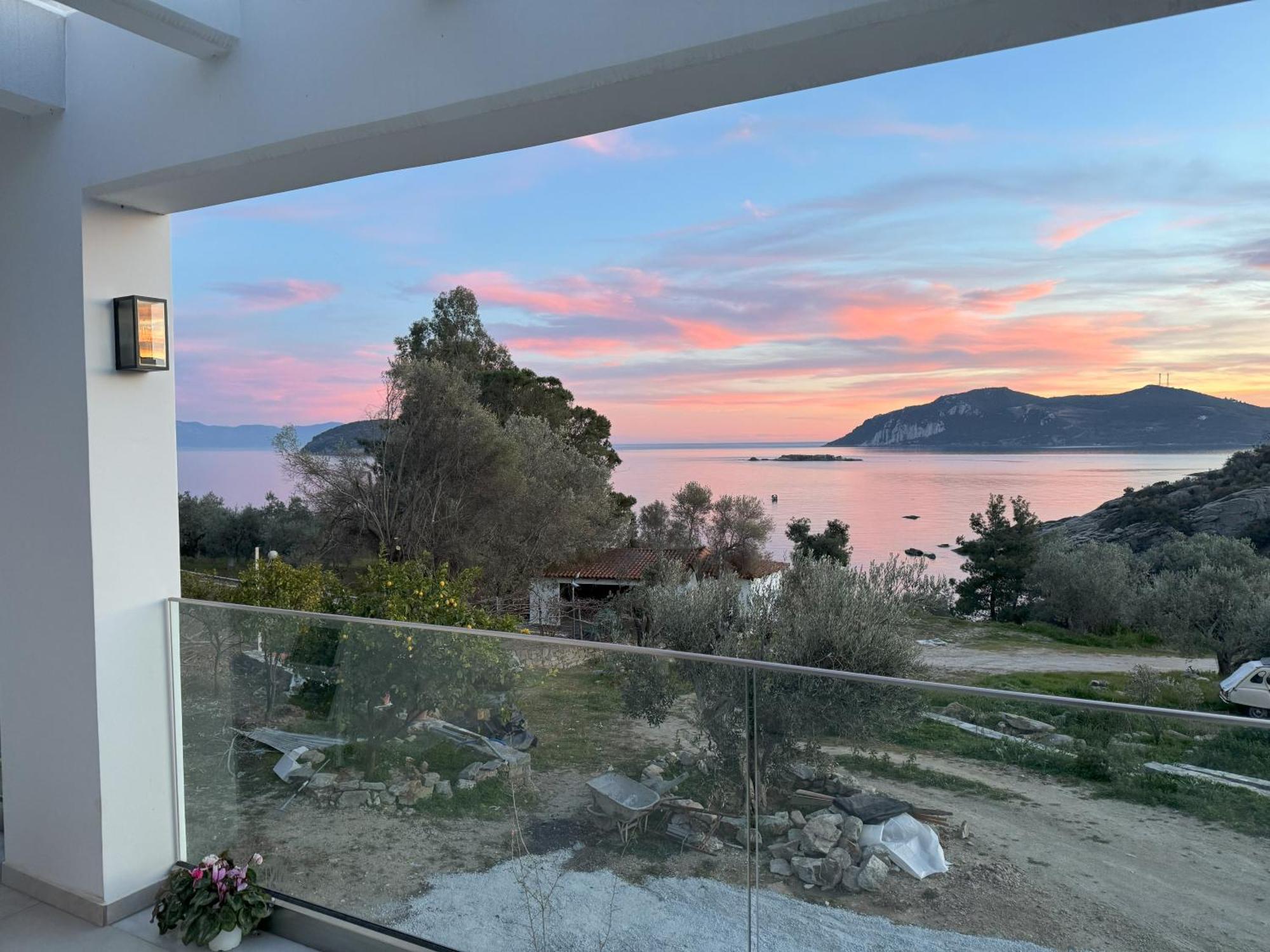 Acra Melia Apartment Palaiontsiflikion Bagian luar foto