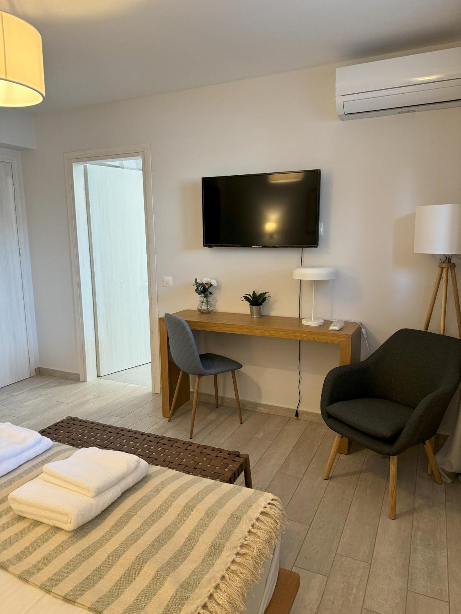 Acra Melia Apartment Palaiontsiflikion Bagian luar foto