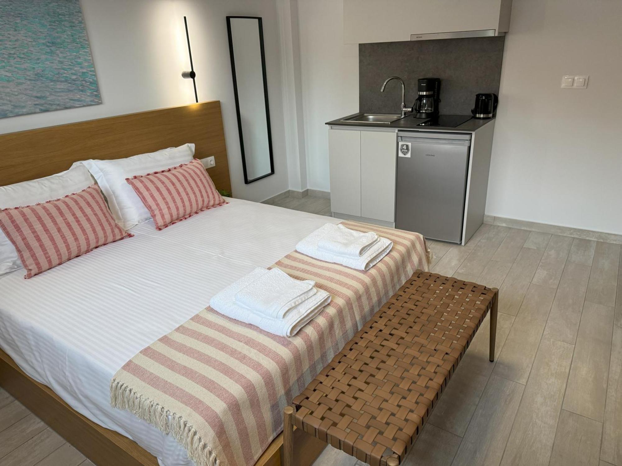 Acra Melia Apartment Palaiontsiflikion Bagian luar foto