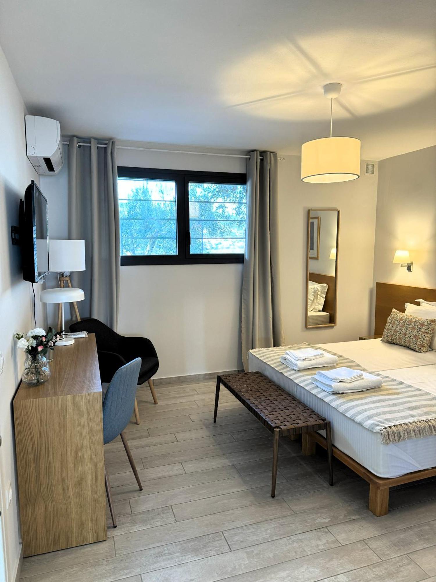 Acra Melia Apartment Palaiontsiflikion Bagian luar foto