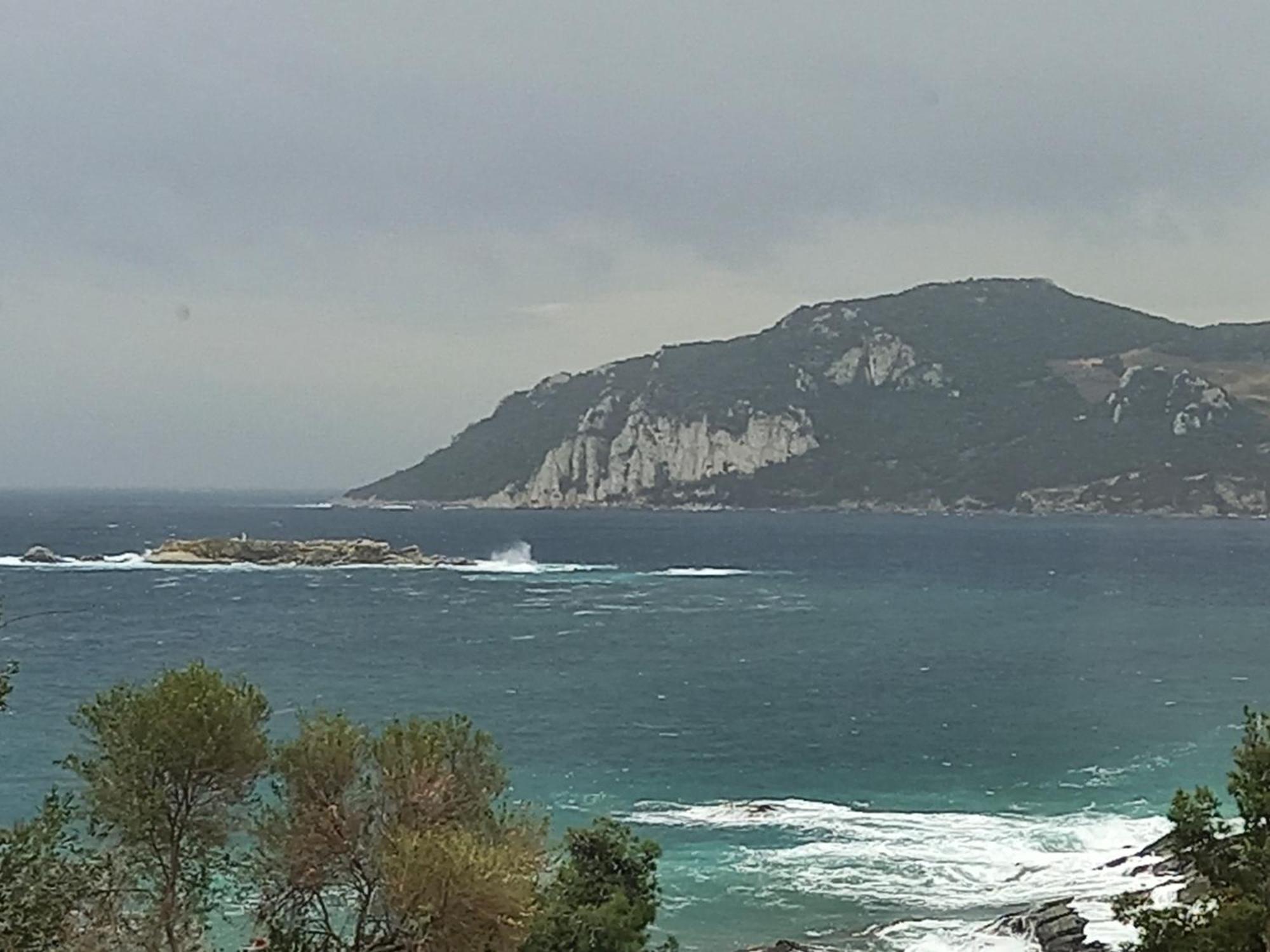 Acra Melia Apartment Palaiontsiflikion Bagian luar foto