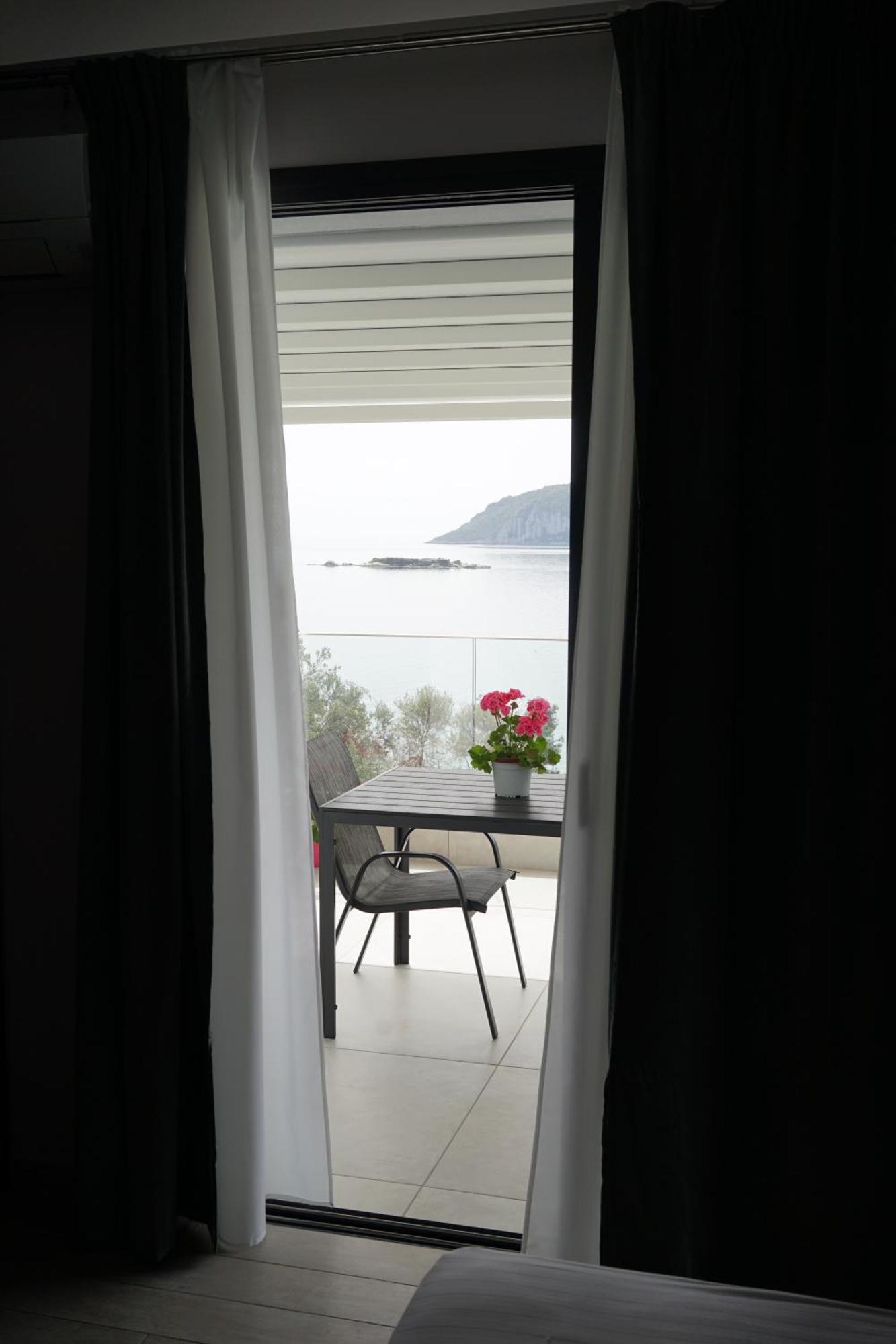 Acra Melia Apartment Palaiontsiflikion Bagian luar foto
