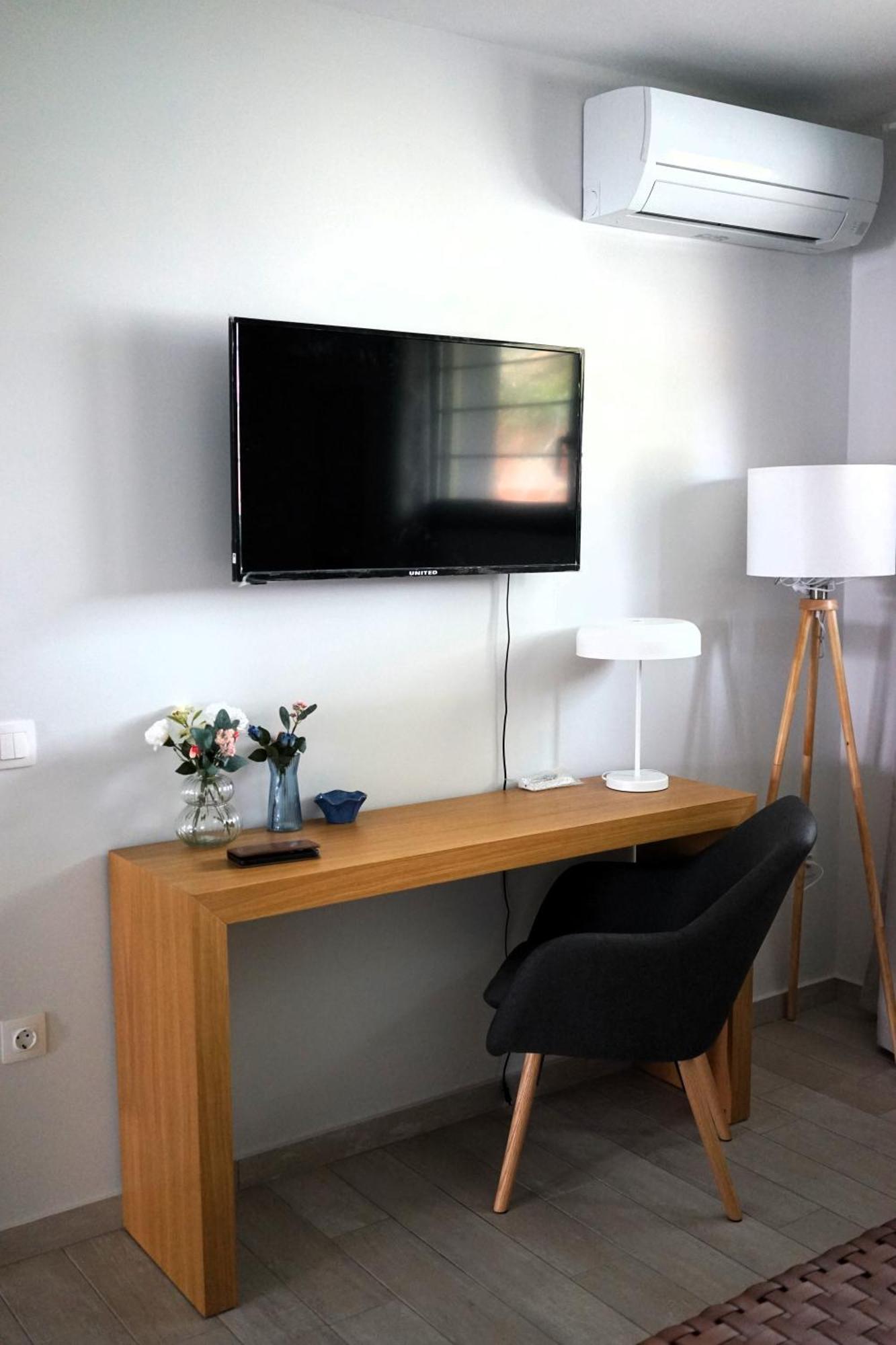 Acra Melia Apartment Palaiontsiflikion Bagian luar foto