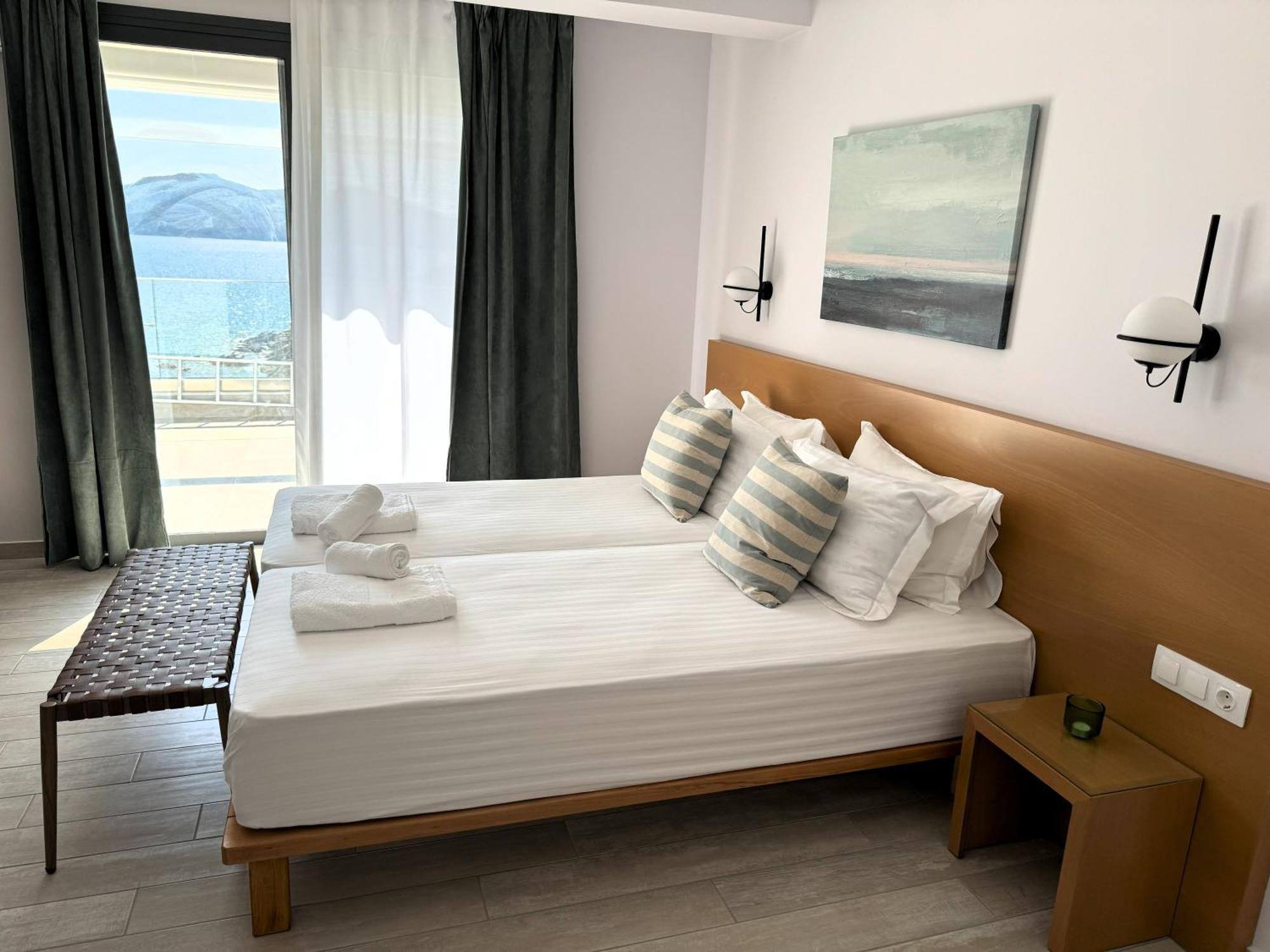 Acra Melia Apartment Palaiontsiflikion Bagian luar foto