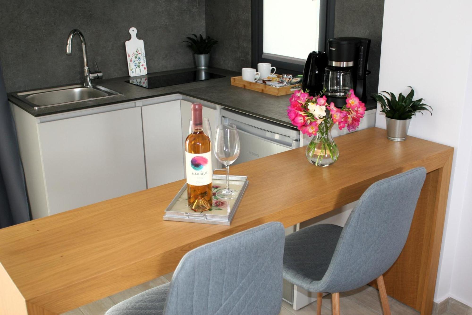 Acra Melia Apartment Palaiontsiflikion Bagian luar foto