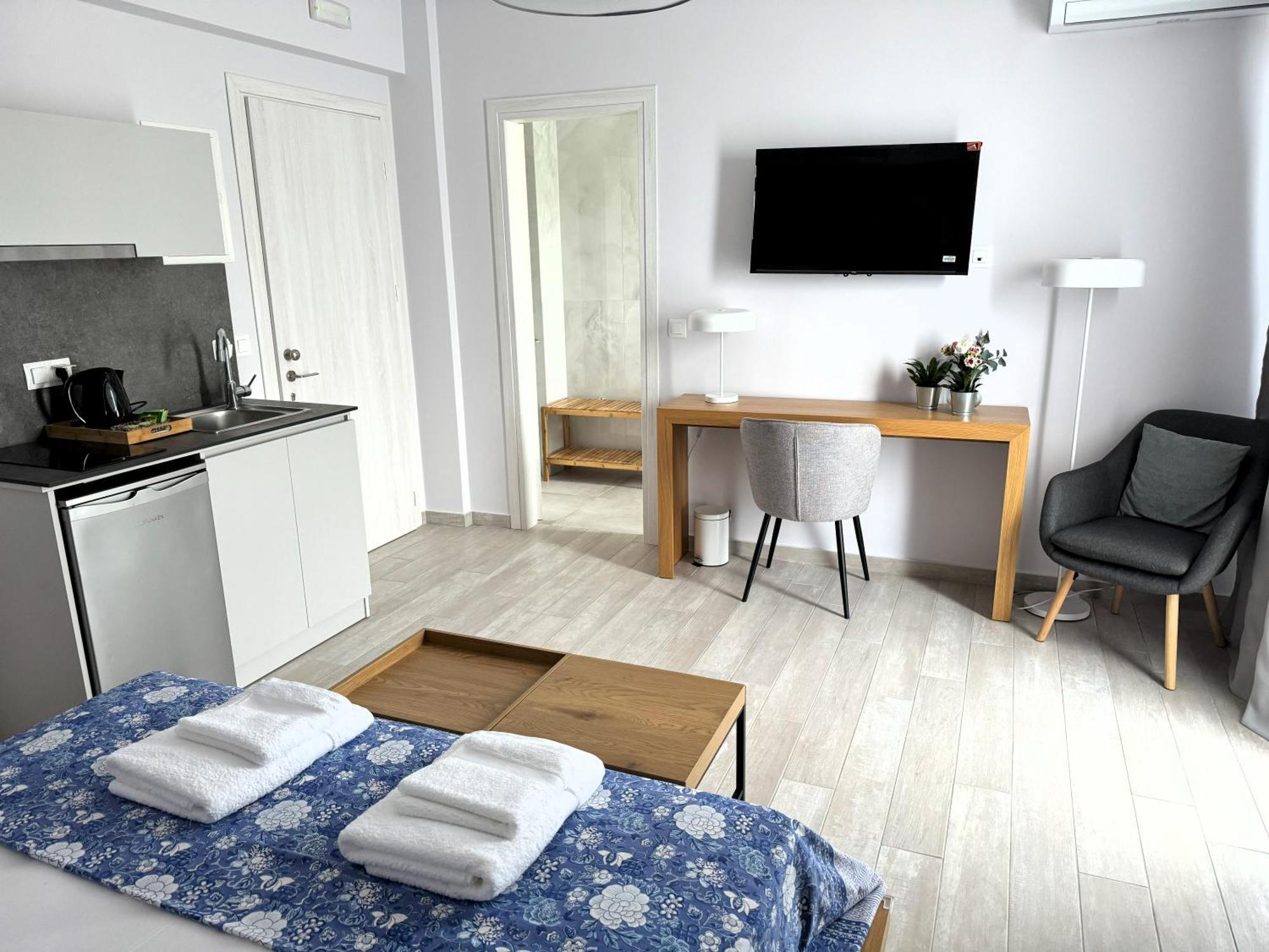 Acra Melia Apartment Palaiontsiflikion Bagian luar foto
