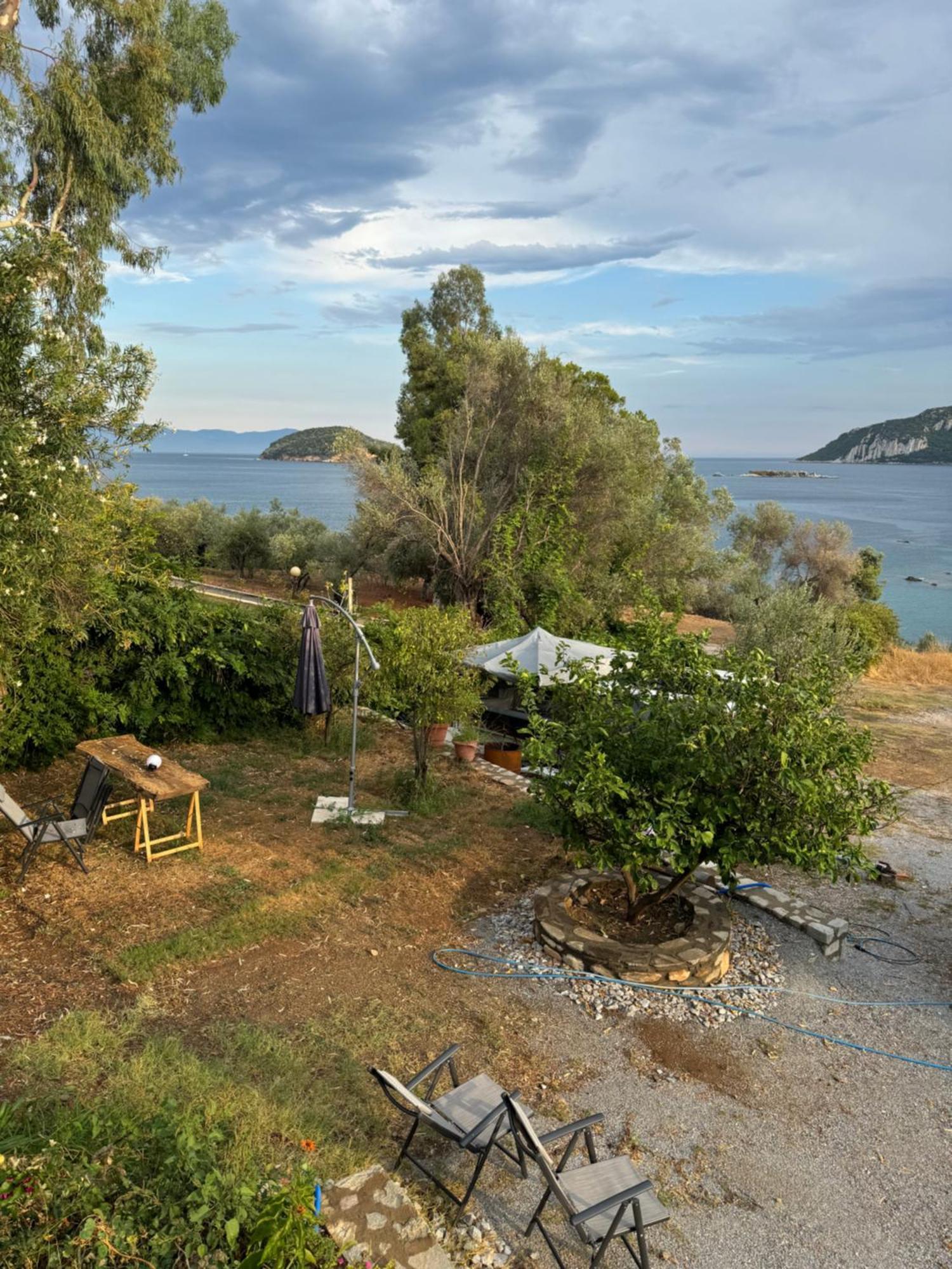 Acra Melia Apartment Palaiontsiflikion Bagian luar foto